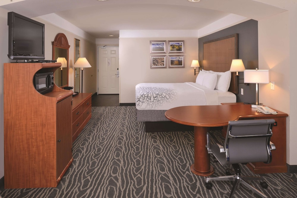 La Quinta Inn & Suites by Wyndham Ruidoso Downs 22/55