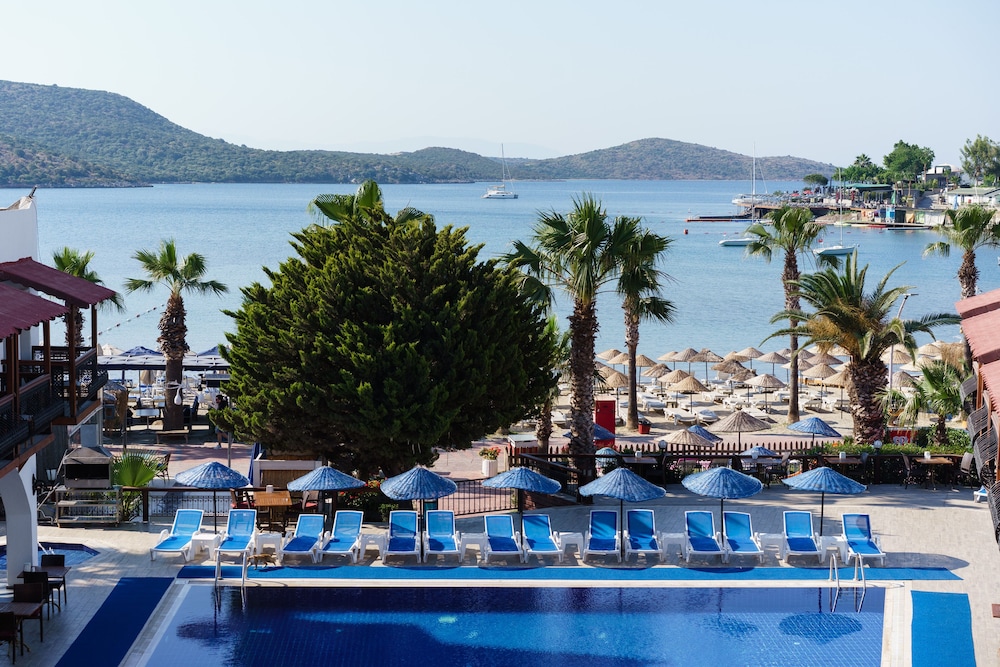 Costa Bitezhan Hotel 66/73