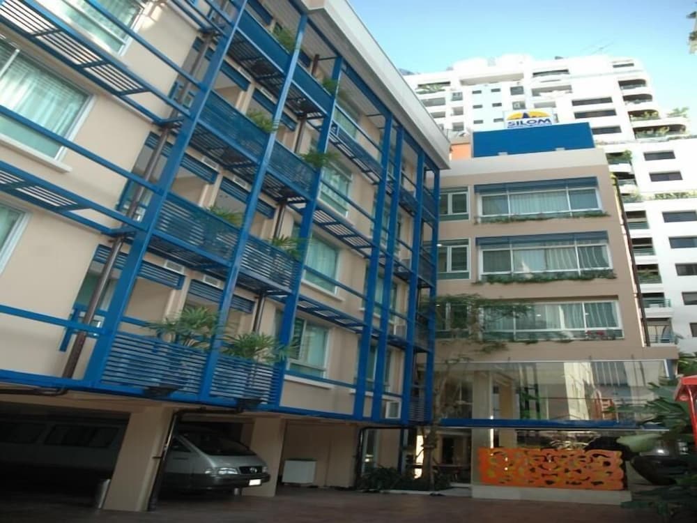 Silom Convent Garden 2/68