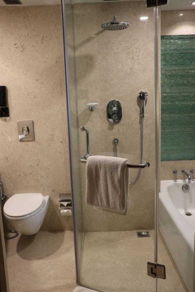 Radisson Blu Atria Bengaluru 24/76
