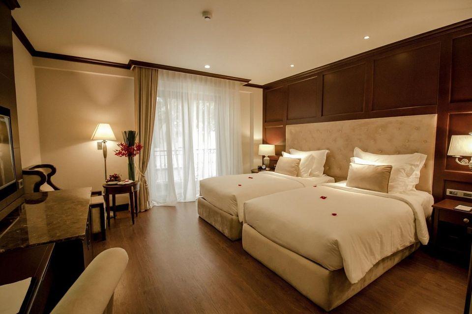 Rhet, Queen Bed