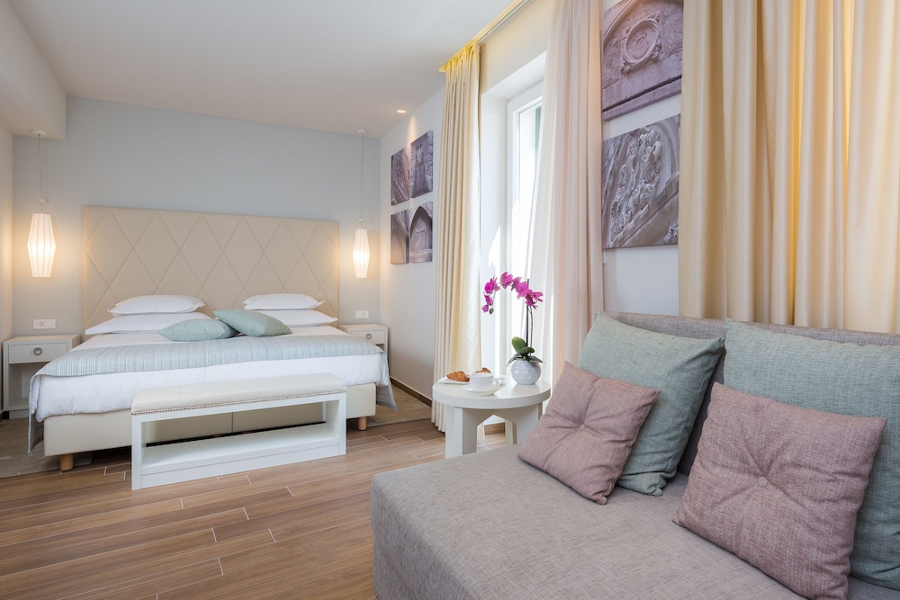 Balatura The Fine Bed & Breakfast 10/50
