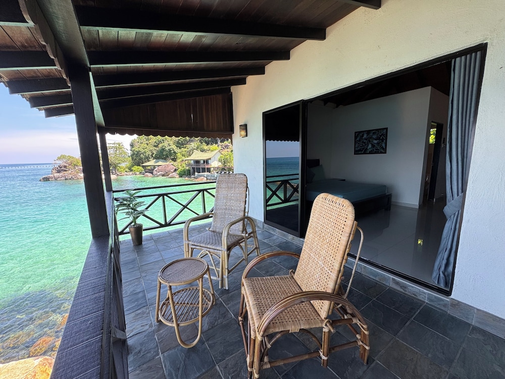 Minang Cove Resort & Spa 6/30