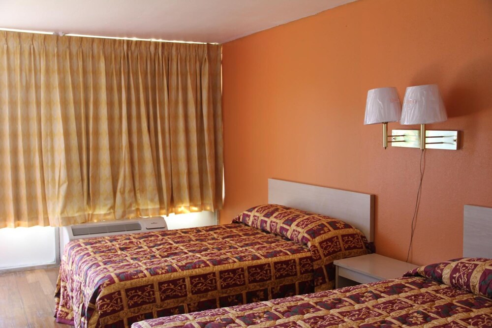 LoneStar Inn & Suites 23/51