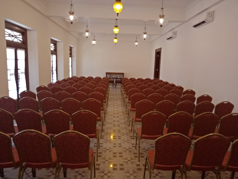 Daroessalam Hotel 33/49