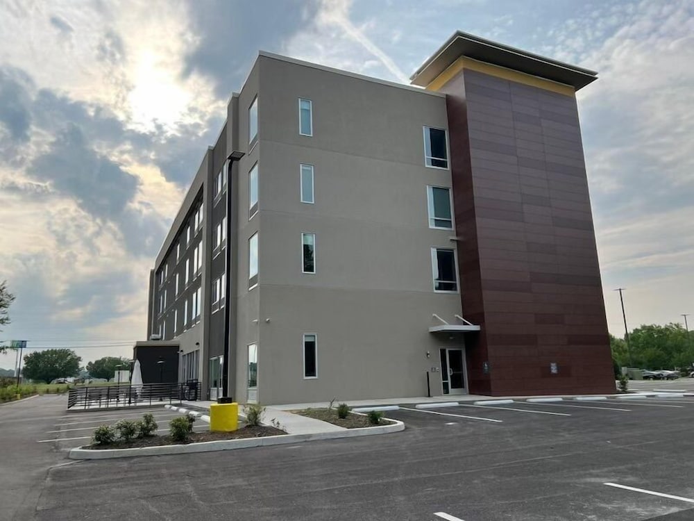 La Quinta Inn & Suites by Wyndham Manchester / Arnold AFB 1/42