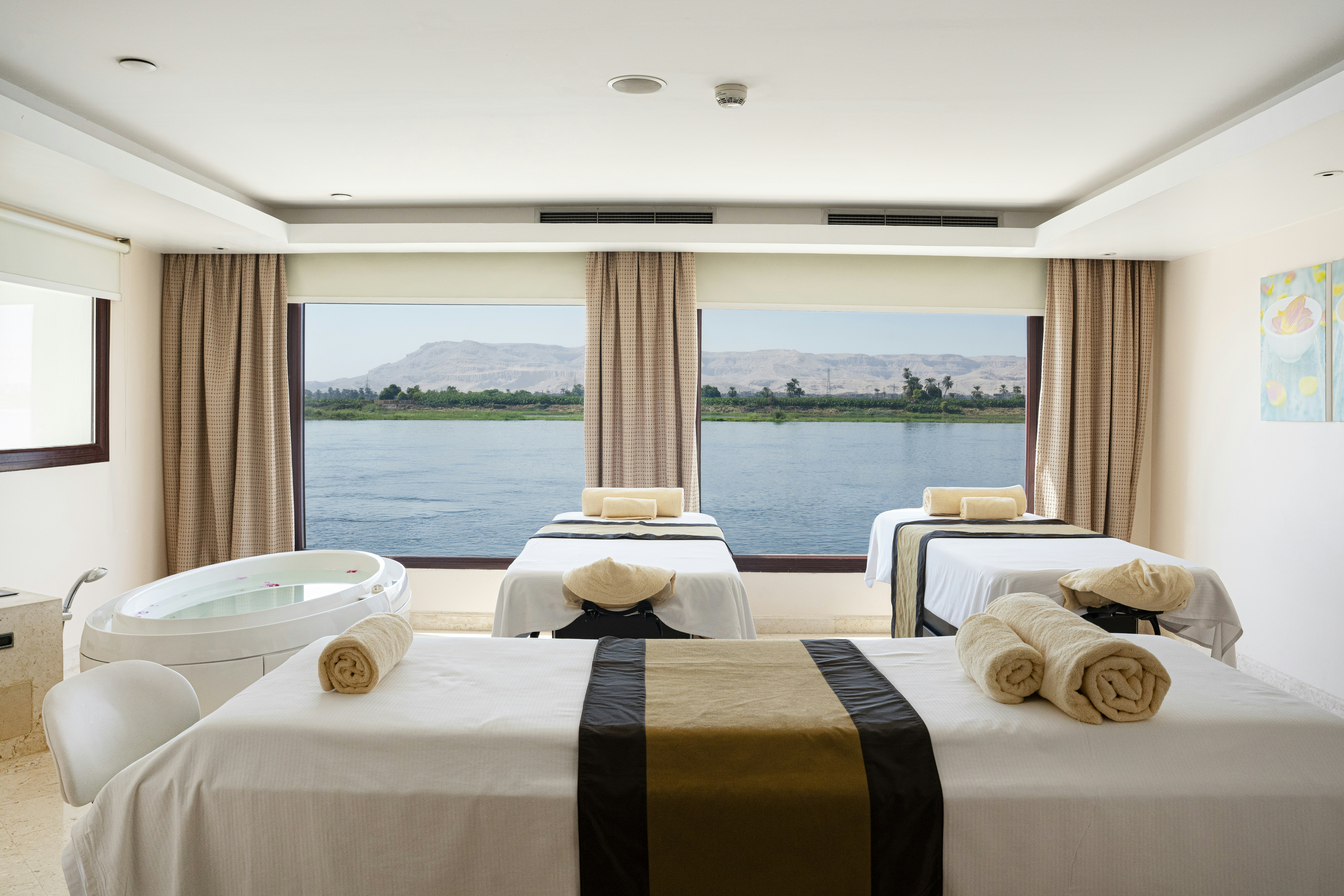 Hilton Luxor Resort and Spa 10/85