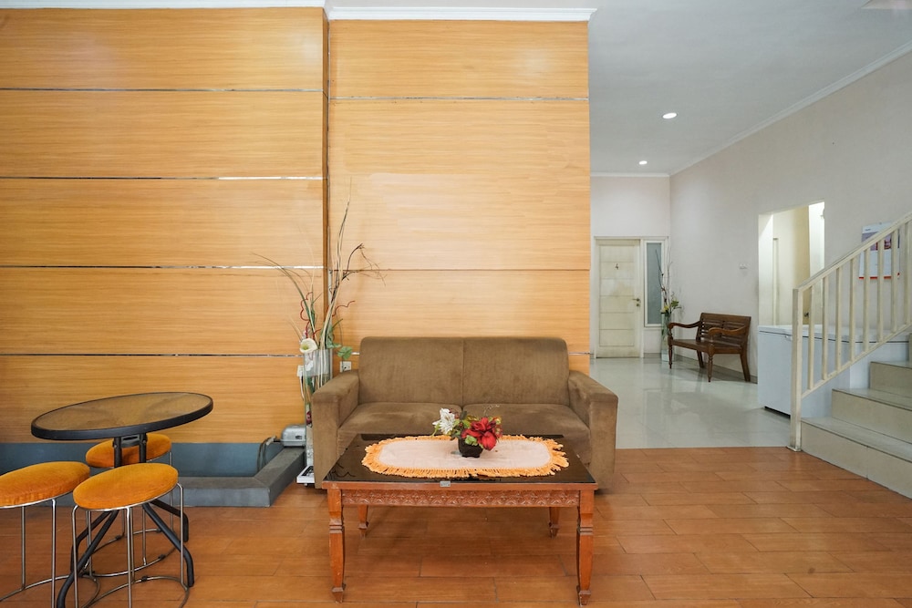 Oyo 450 Semampir Residence 39/64