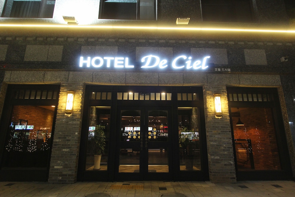 Hotel De Ciel 4/47