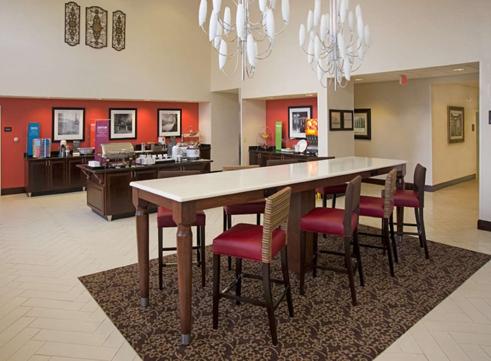 Hampton Inn Schenectady 37/48