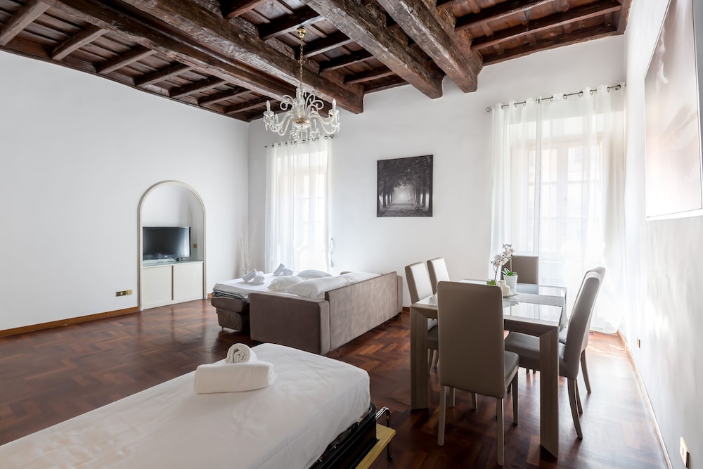 The Sistina Suite 17/46