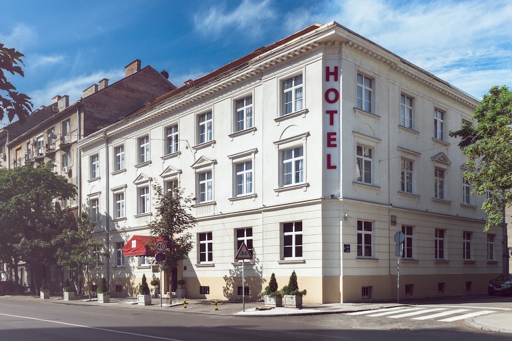 HOTEL THEATER BELGRADE 6/49