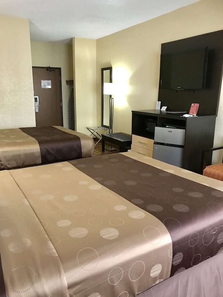 Quality Inn & Suites Benton Harbor - St. Joseph 11/24