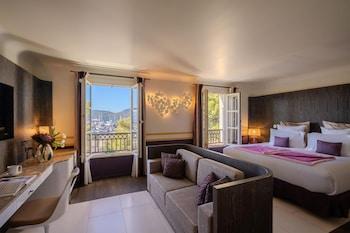 Marina, Junior Suite, King and Twin Beds