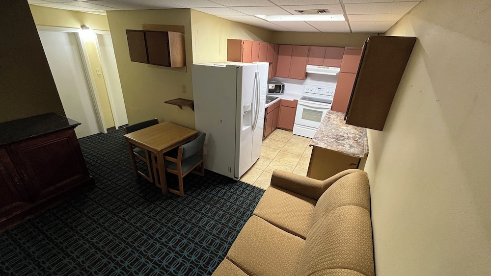 Extended Stay Snyder 31/51