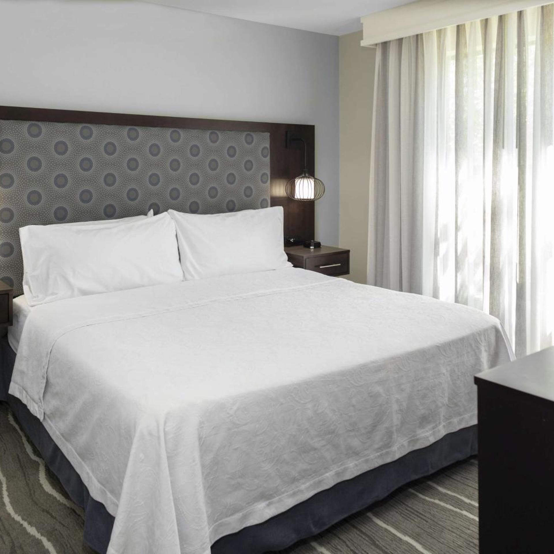1 Bedroom, Suite, King Bed, Sofa