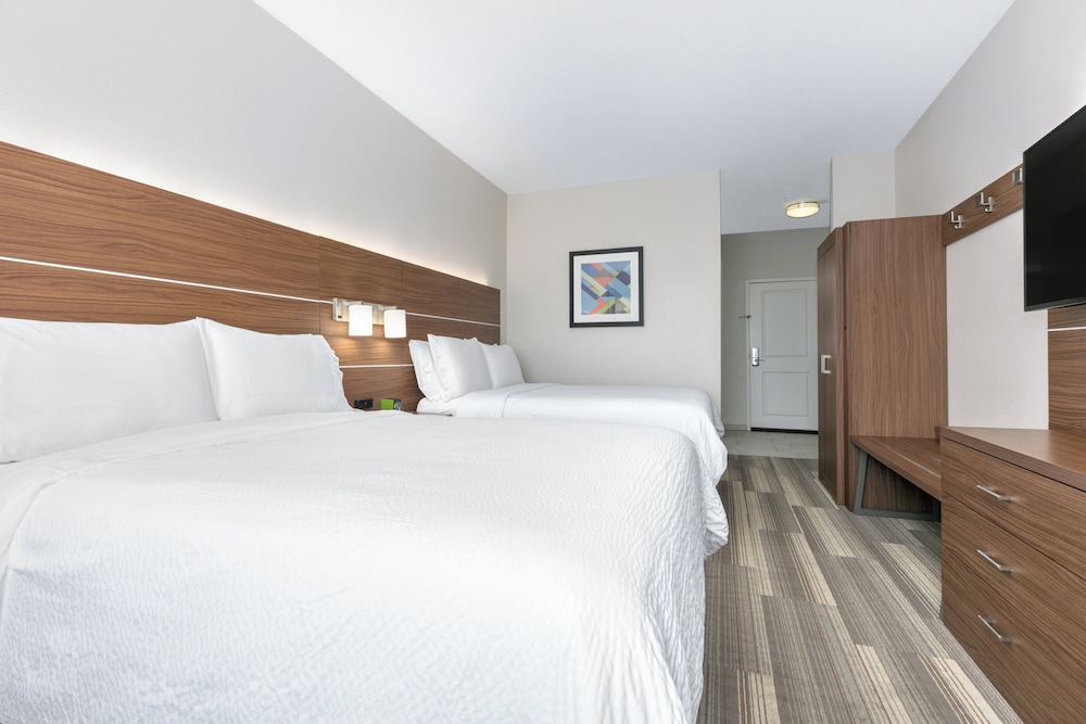 Standard, 2 Queen Beds
