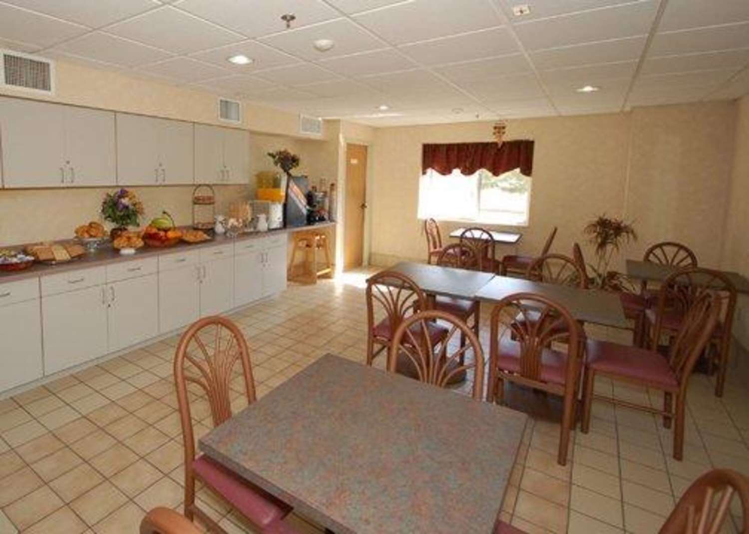 Rodeway Inn Willington North 17/21