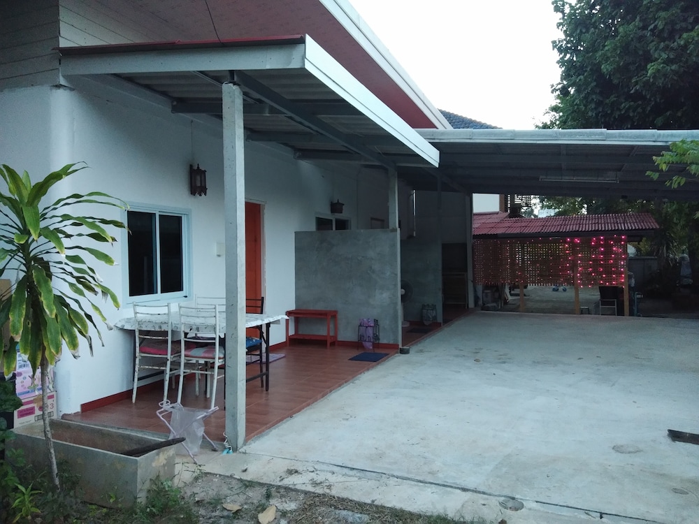 Chomlay Restaurant & Room For Rent 5/27