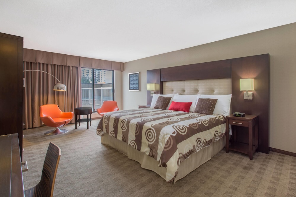 MOD SQUAD, STUDIO, SUITE, KING BED