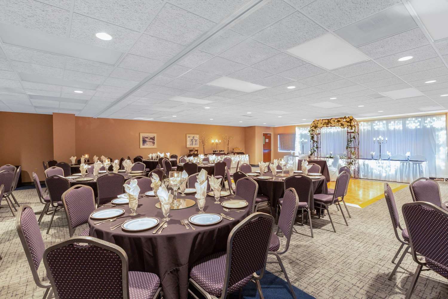 Baymont By Wyndham Des Moines Airport 52/56