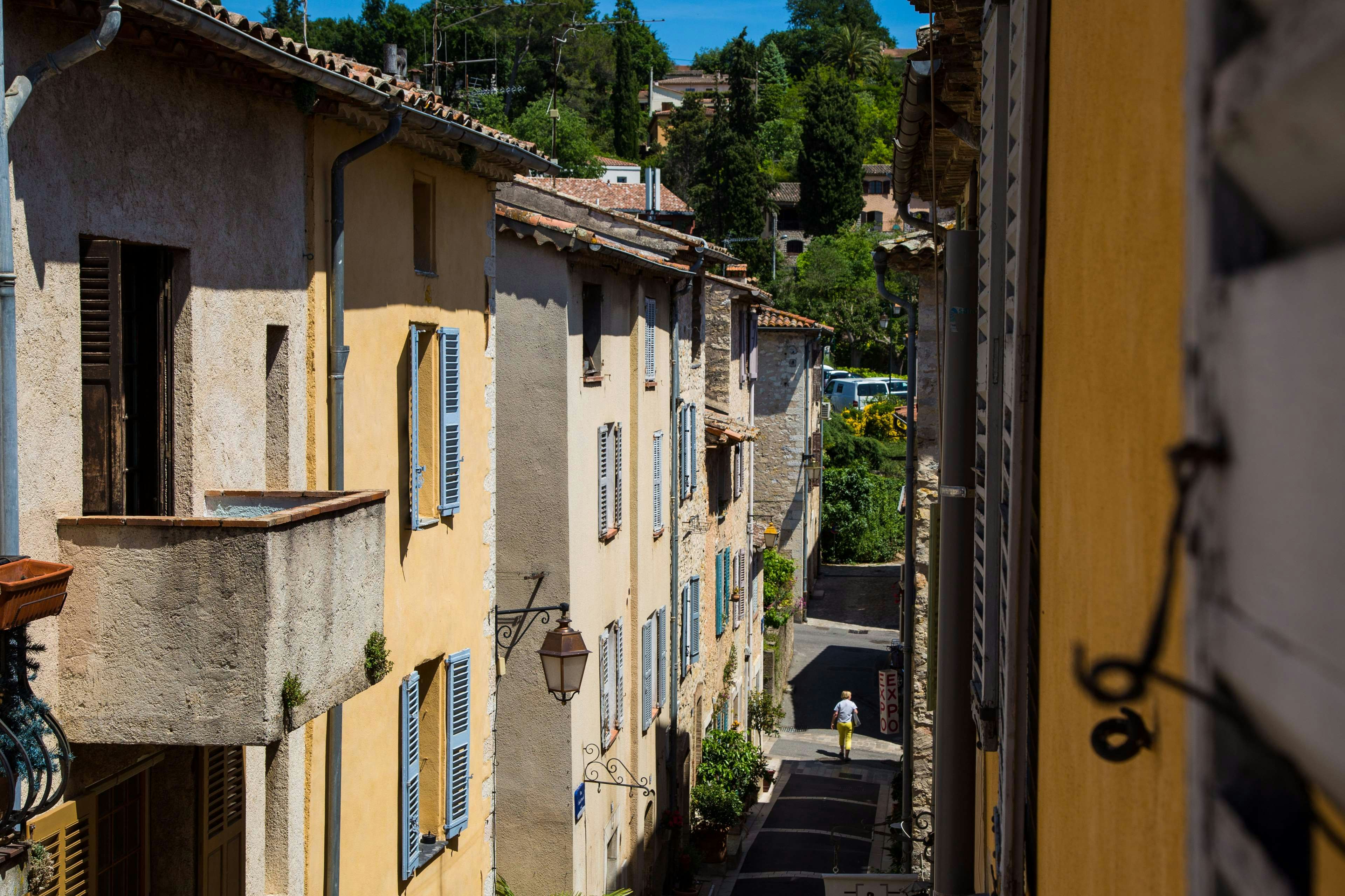 HOTEL LES ARMOIRIES 5/66