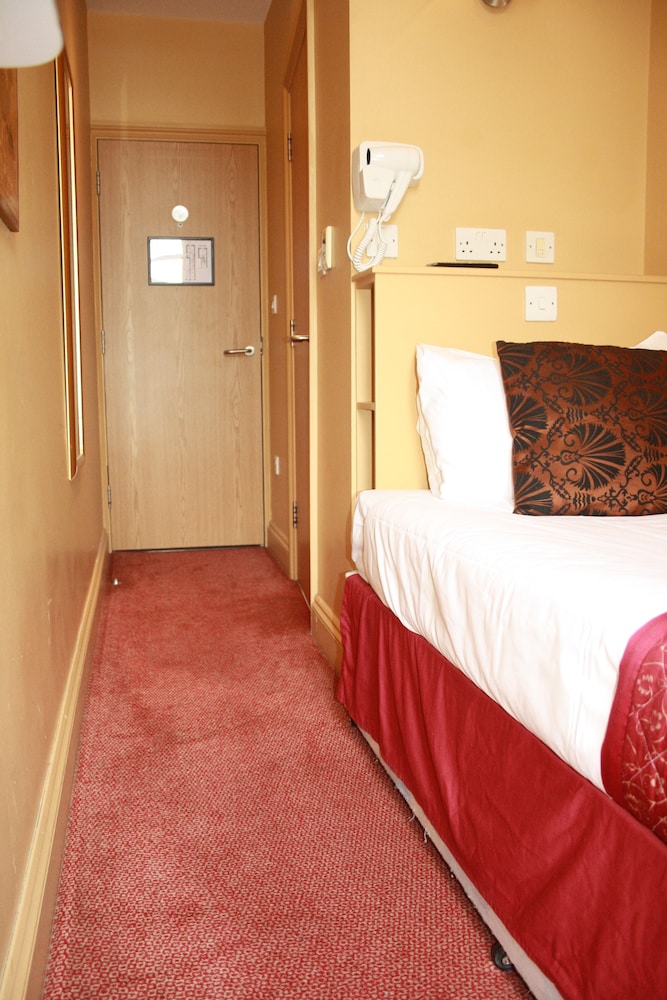 Coronation Hotel 15/50