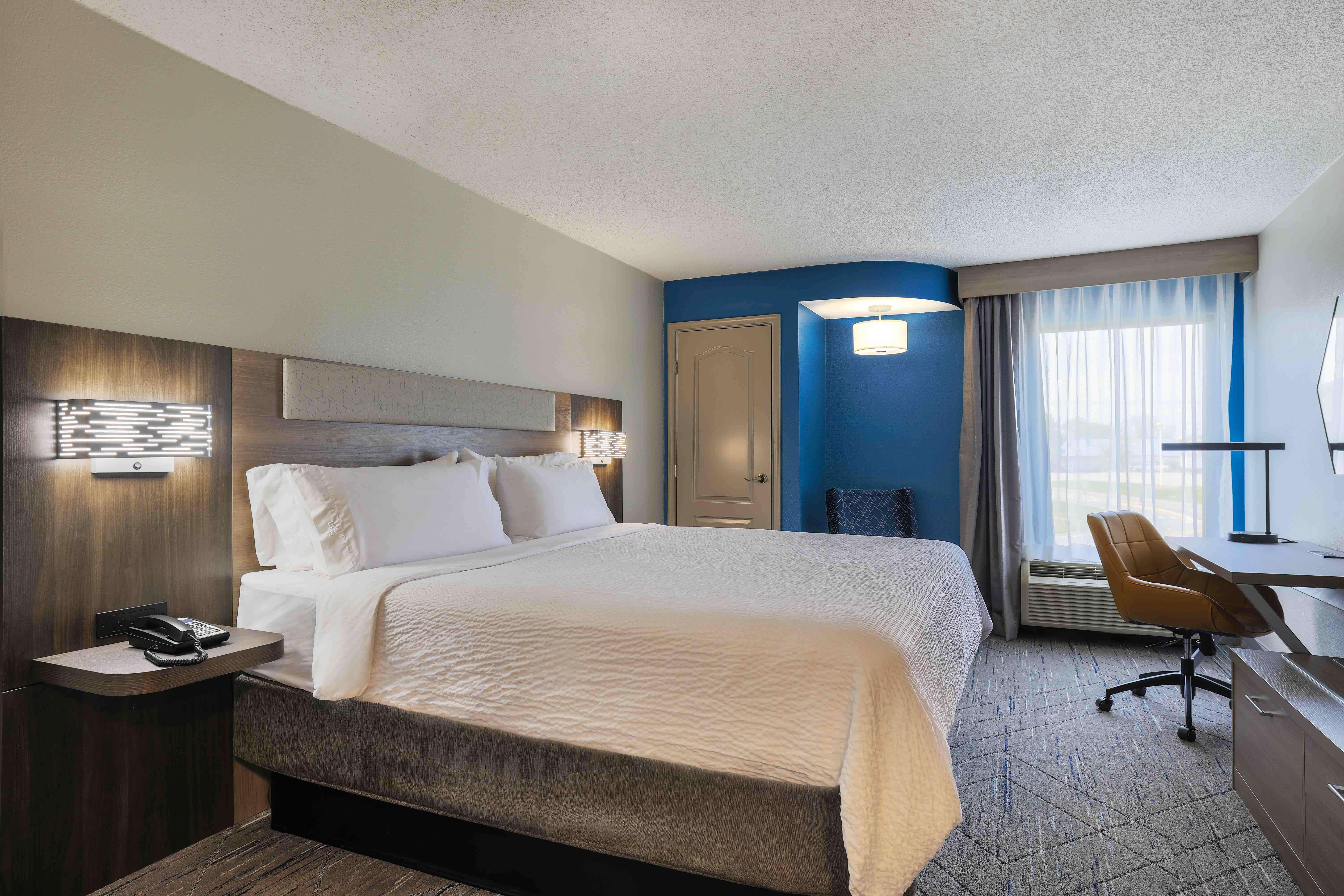 غرفة بسرير كينج، Holiday Inn Express Burlington 2/6