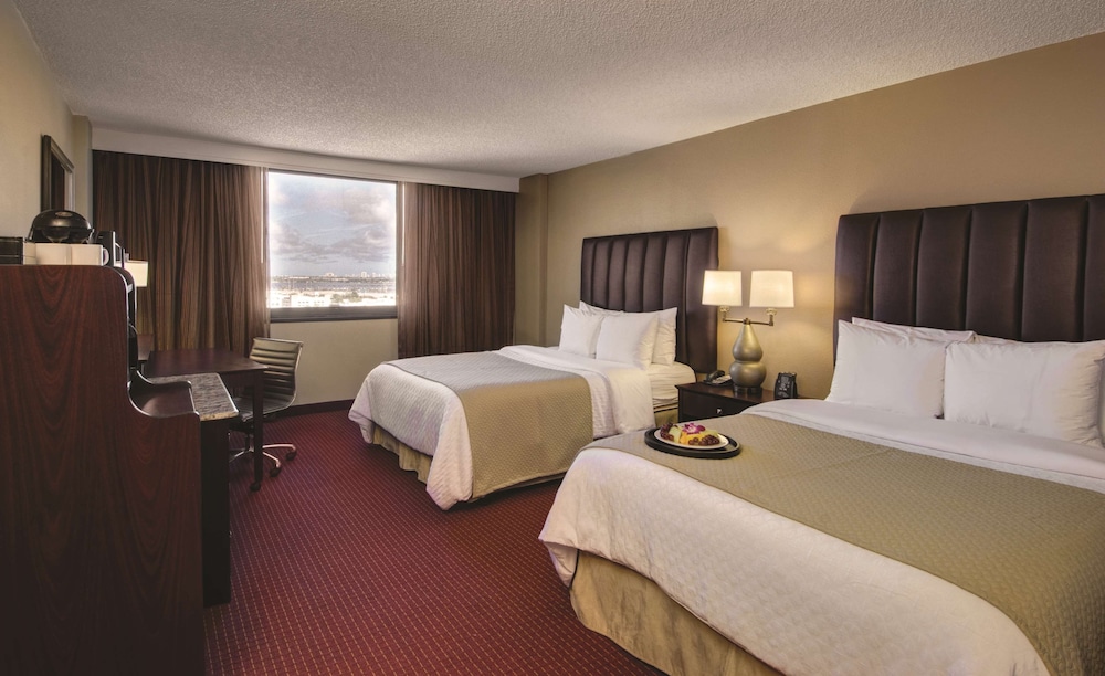 Embassy Suites by Hilton West Palm Beach Central 16/56