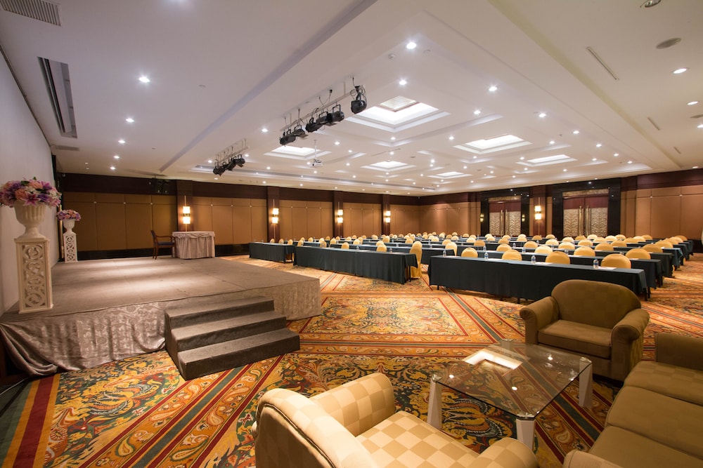 Grand Pacific Sovereign Resort and Spa 42/68