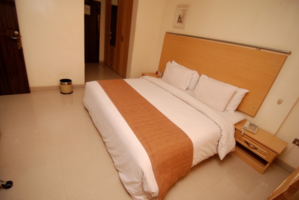Ayalla Hotels Ltd 5/50