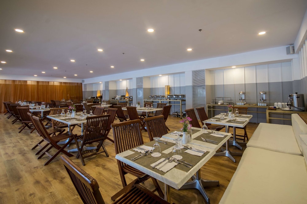 The Tides Hotel Boracay 44/50