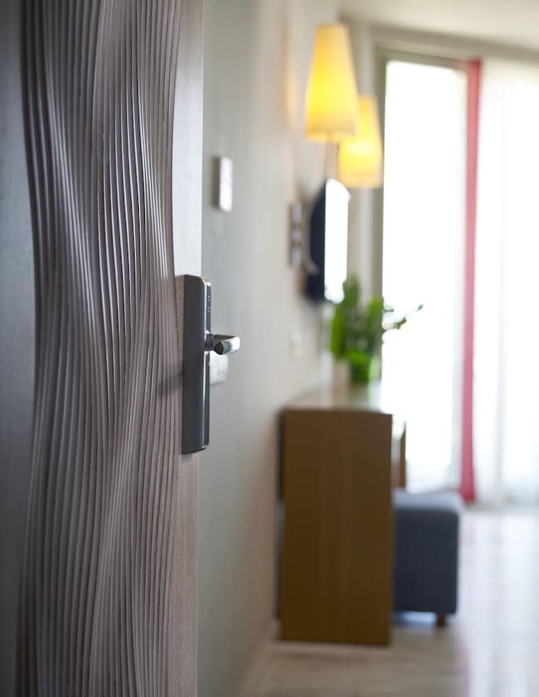 Kyma Suites Beach Hotel 6/50