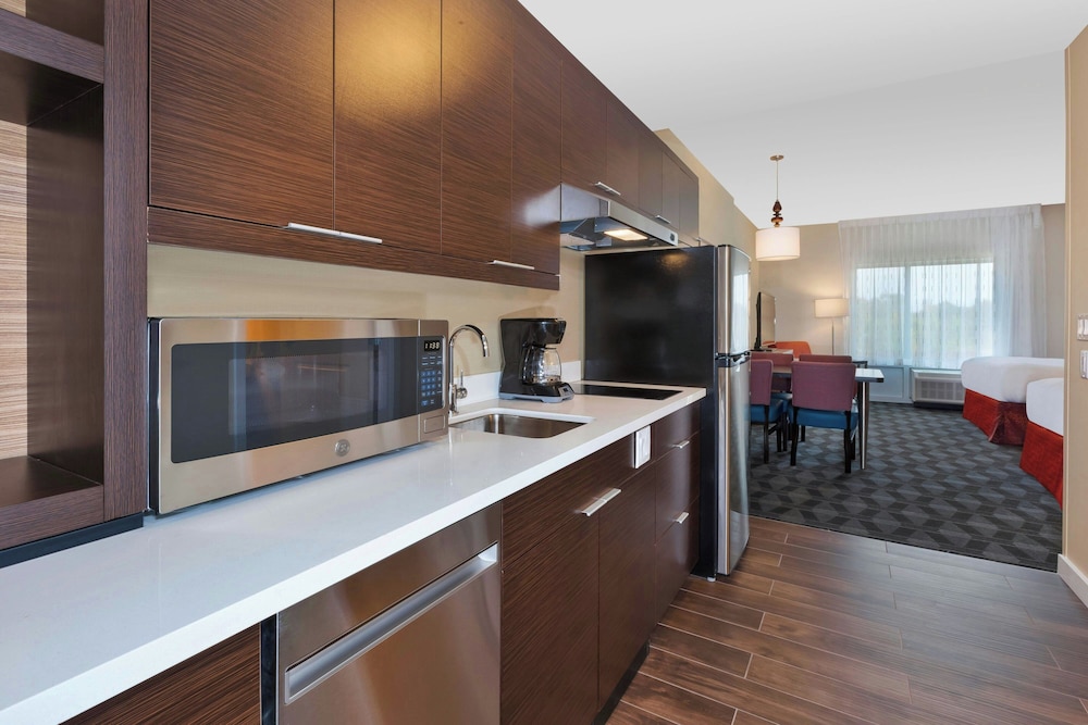 TownePlace Suites by Marriott Grand Rapids Airport Southeast 7/48