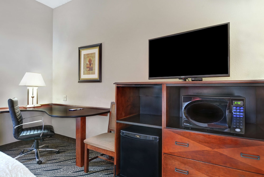 Hampton Inn Fayetteville 67/73