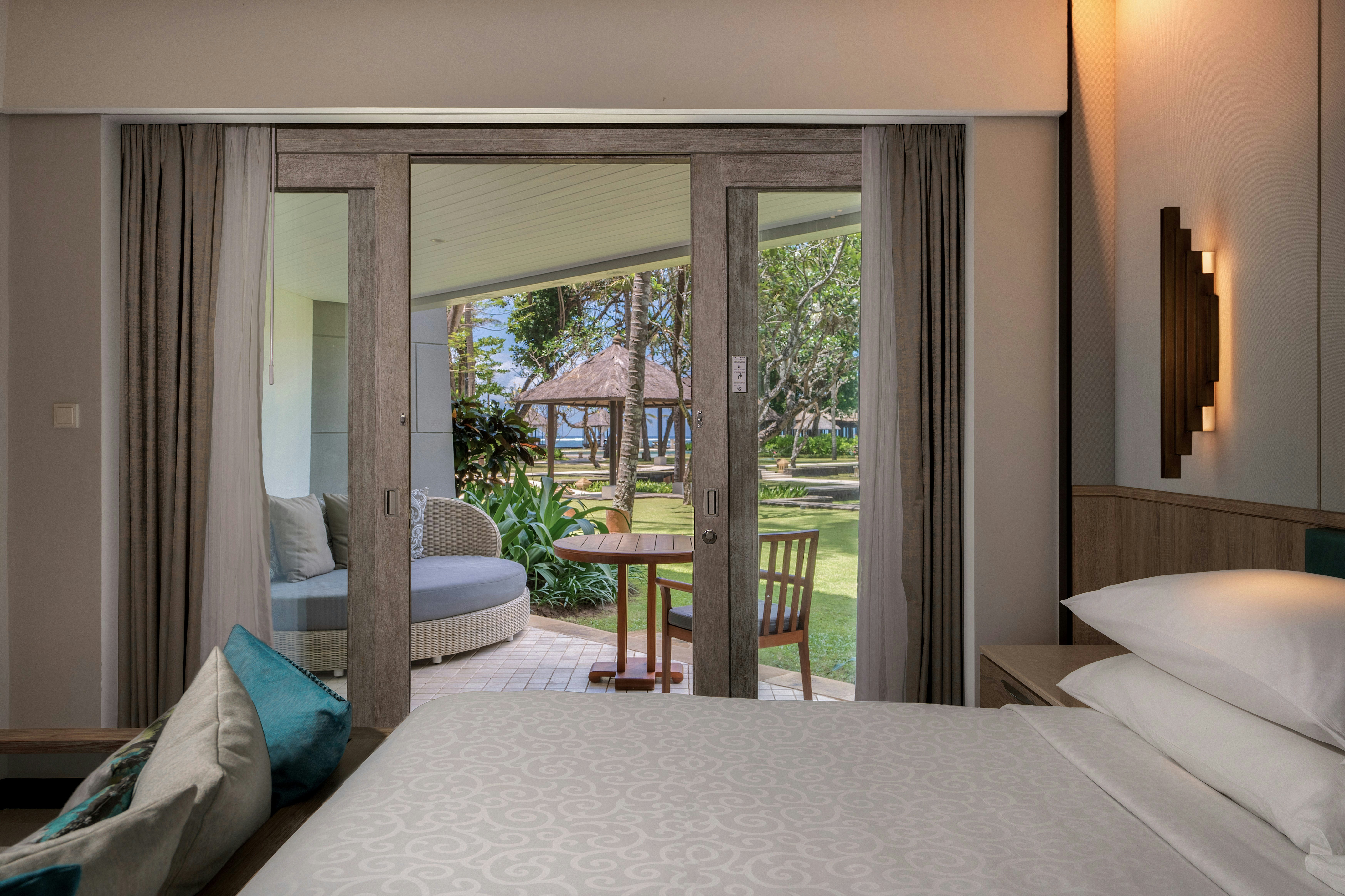 RESORT, DELUXE, KING BED