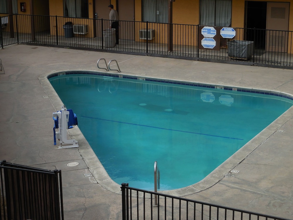 Best Economy Inn n Suites 19/67