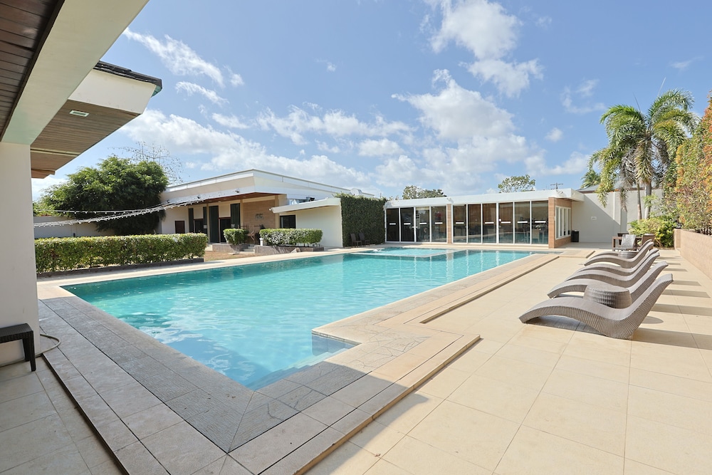 Holiday Suites Hotel Amp Resort 47/50