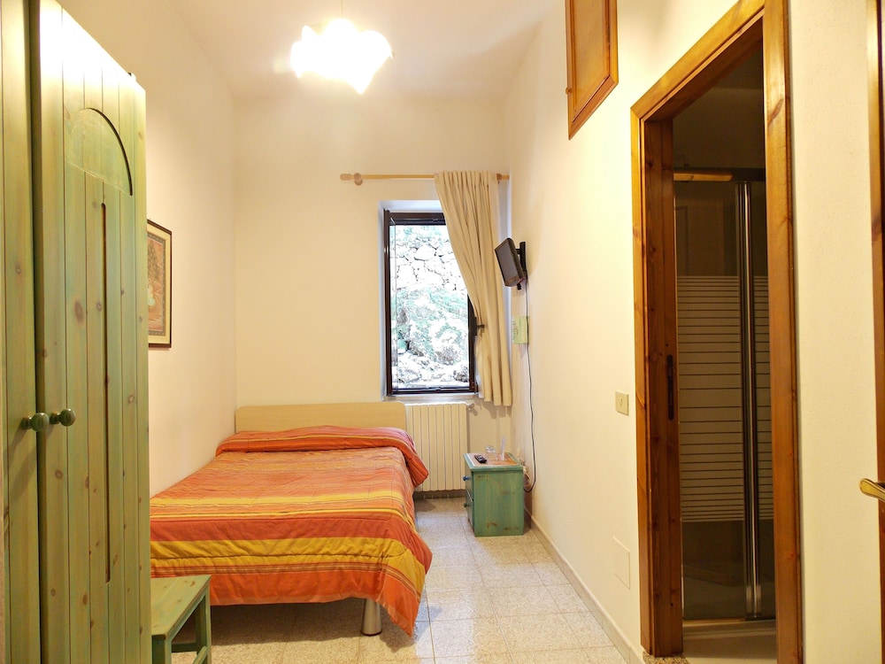 Enis Monte Maccione 31/66