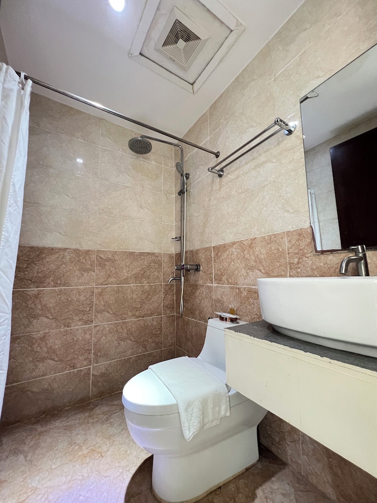 Canberry Hotel 47/49