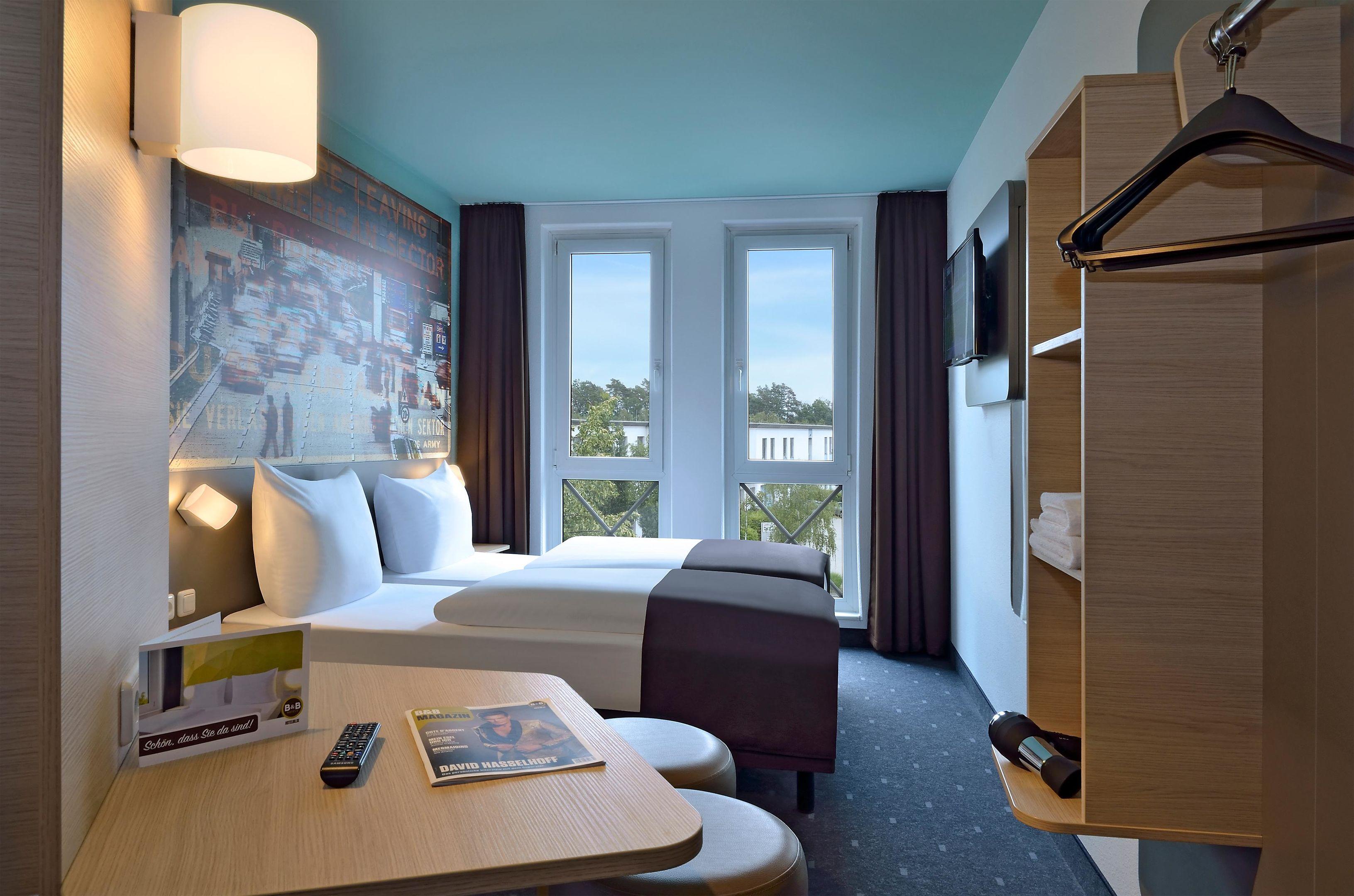 Room, Single, Twin Beds