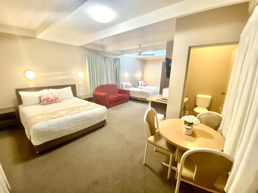 Apollo Motel Parkes 7/50