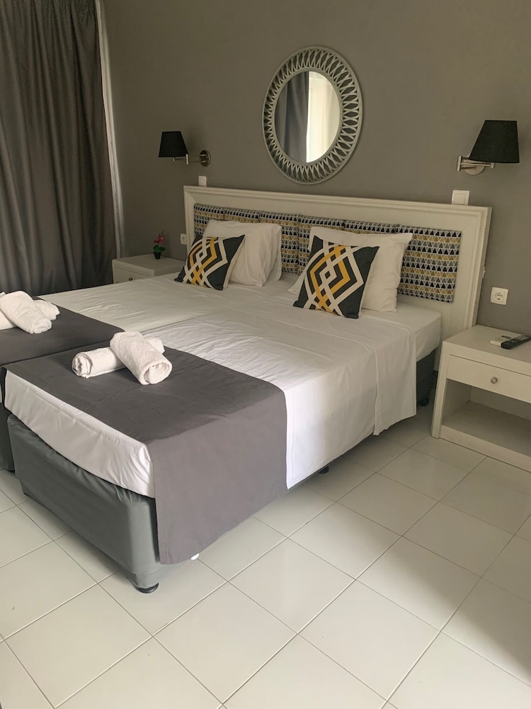 Alkyonides Hotel 23/49