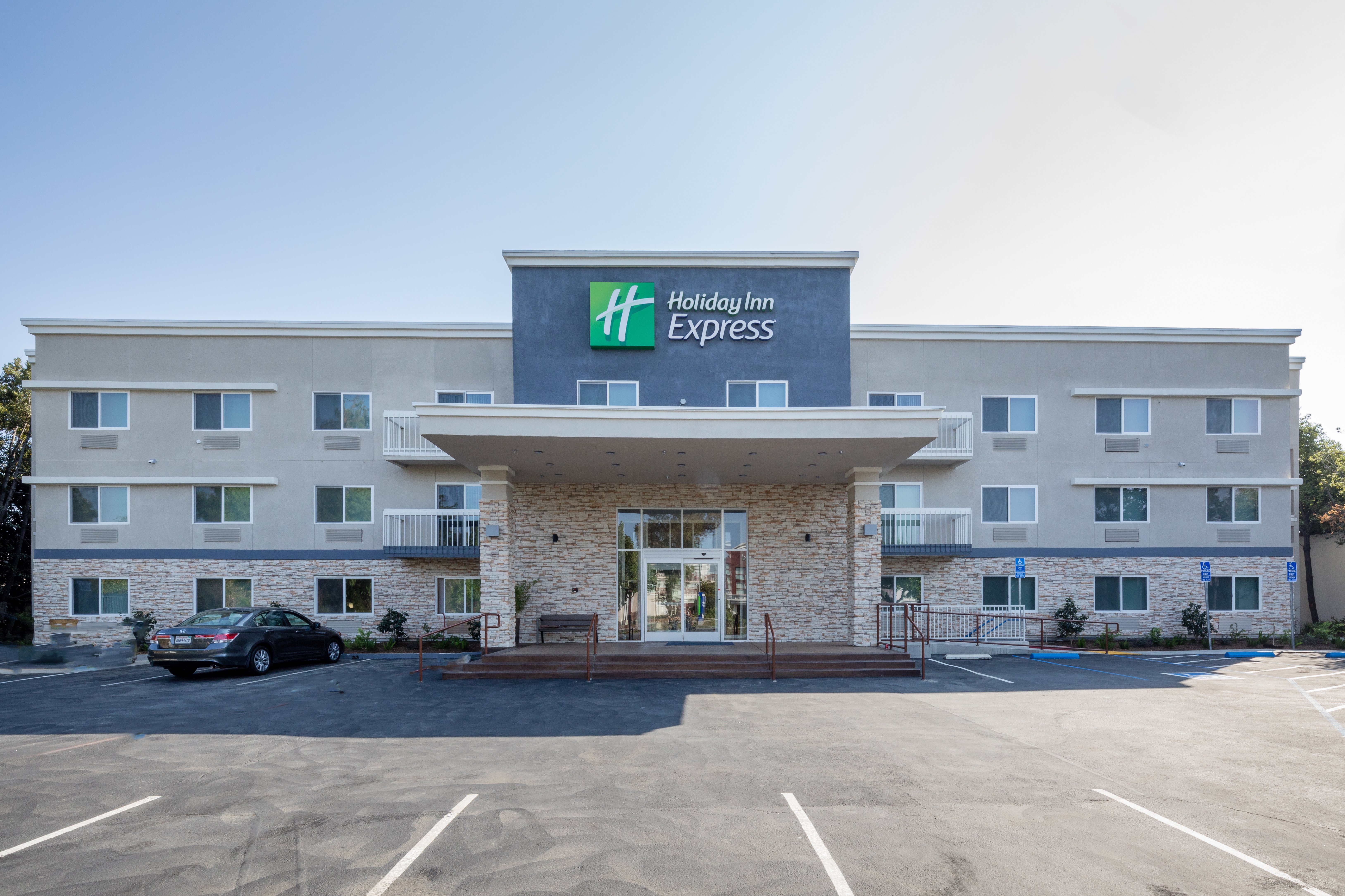 HOLIDAY INN EXPRESS SUNNYVALE - SILICON VALLEY 63/78