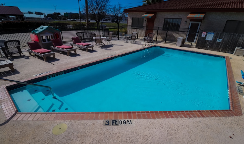 University Inn & Suites photo4