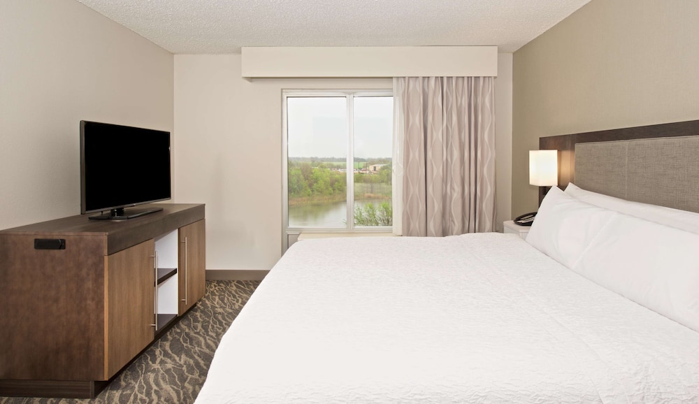 Hampton Inn and Suites Ft. Worth Alliance Airport 18/53