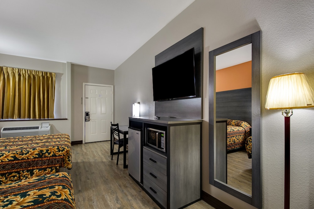 Executive Inn & Suites 7/21