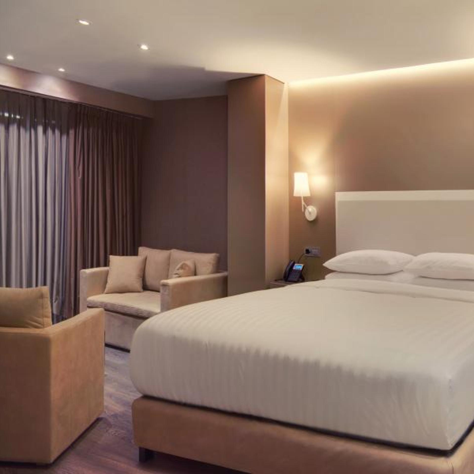 Junior Suite, King Bed, City View