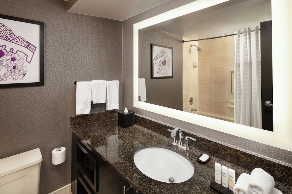Embassy Suites By Hilton Crystal City National Airport 11/65