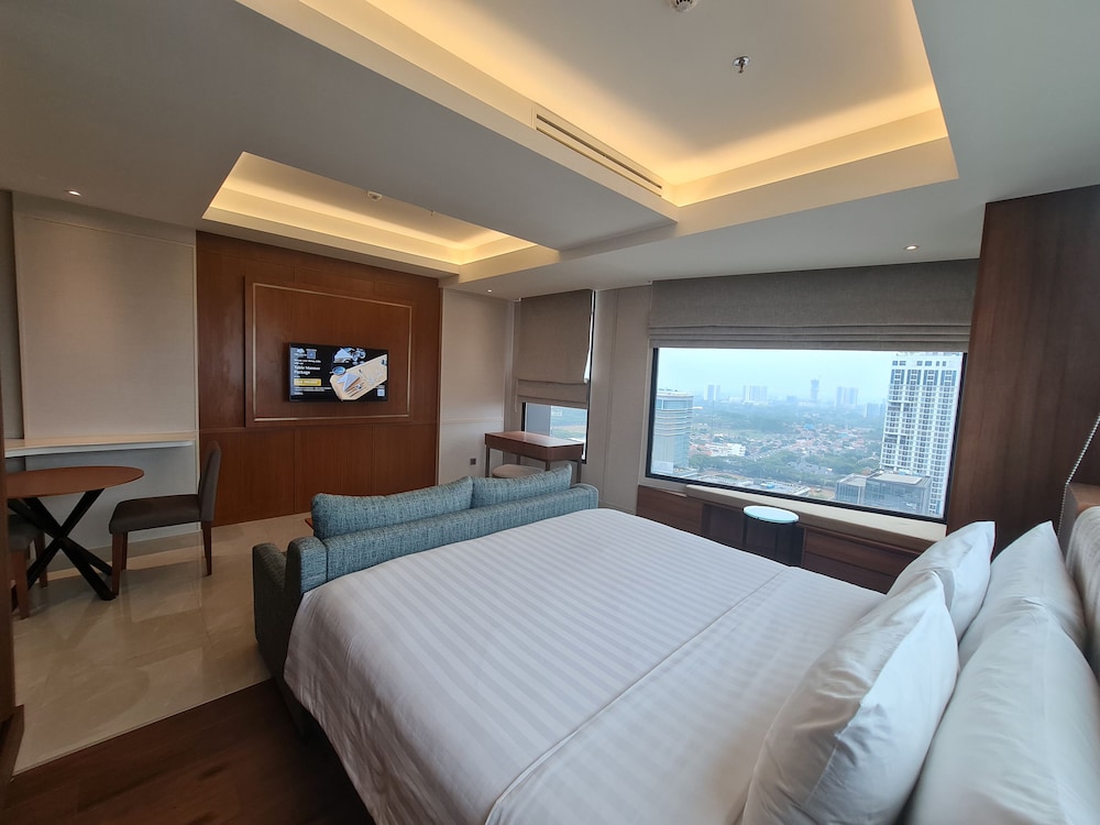 SUNSET, SUITE